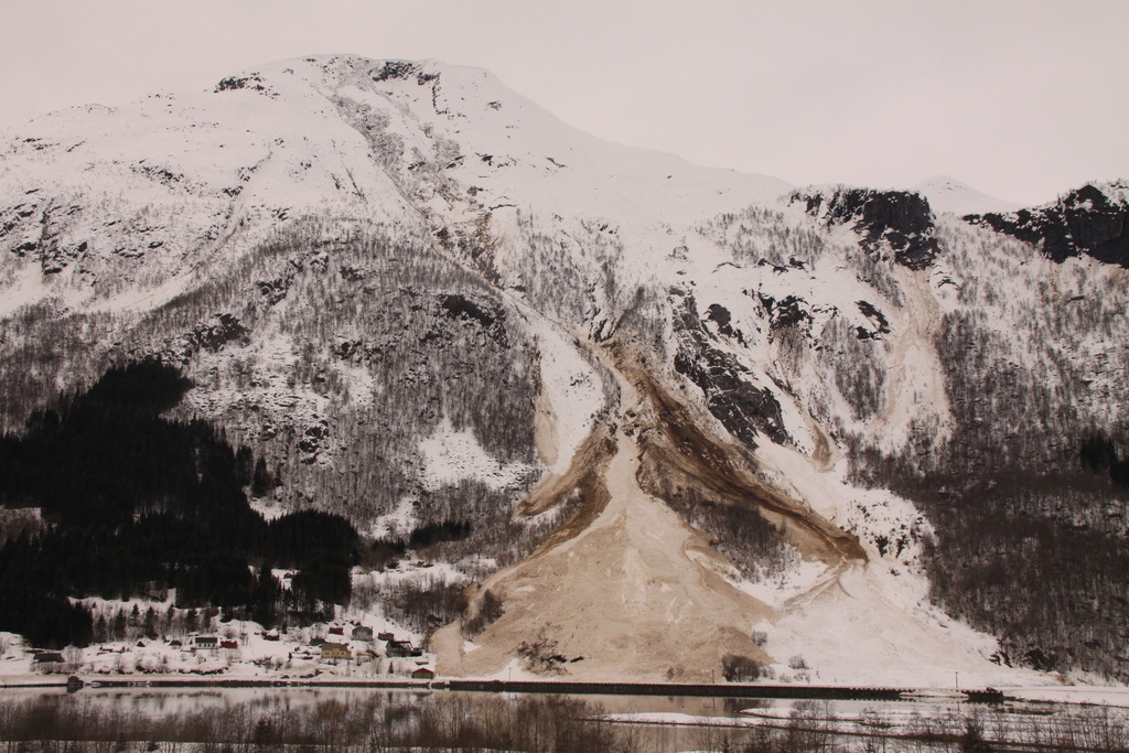 Snøskred i Fjærland i 2011. Foto: Gaute Bøyum