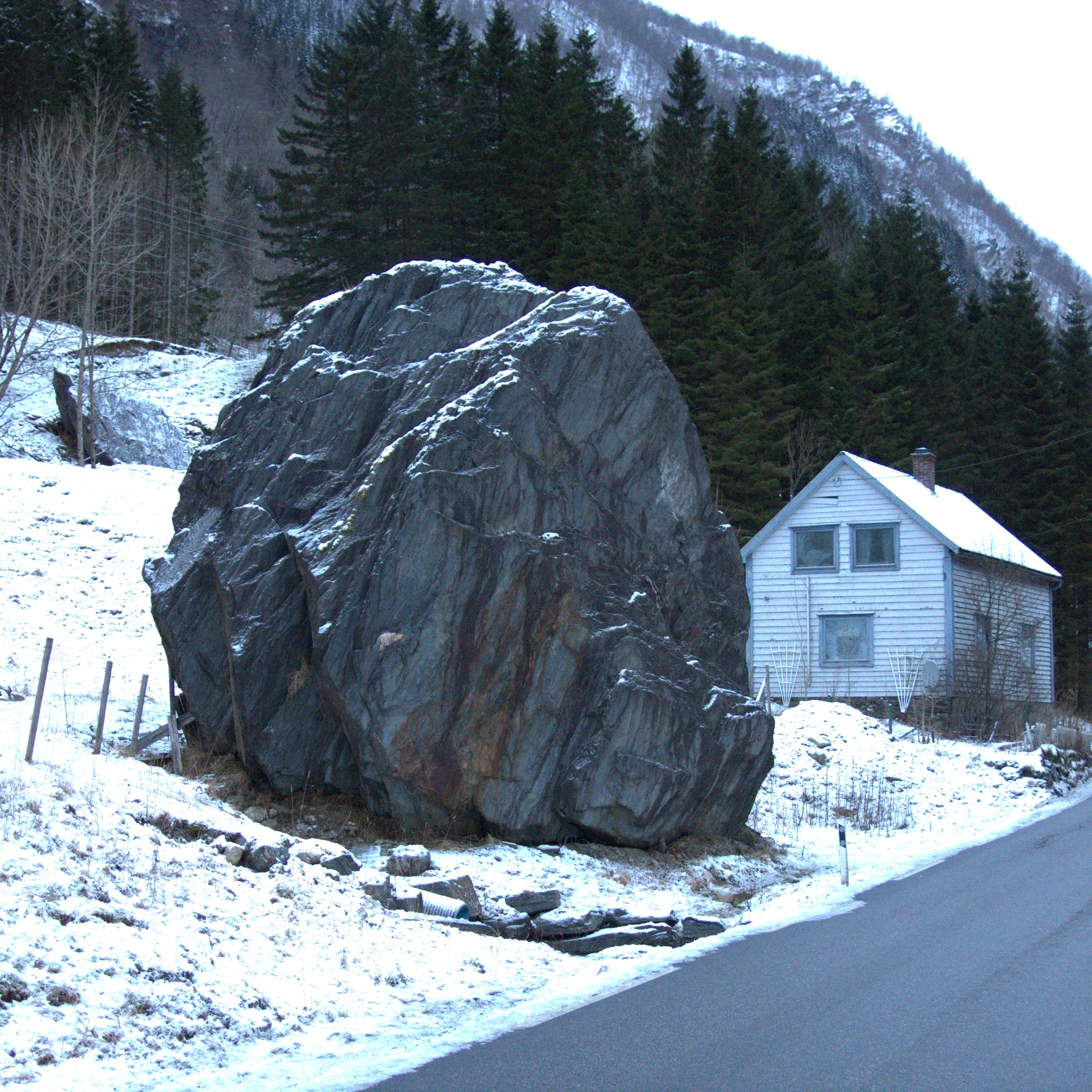 Steinsprang Mundheim i Kvam herad i 2004 (Foto: Odd Are Jensen, NVE)