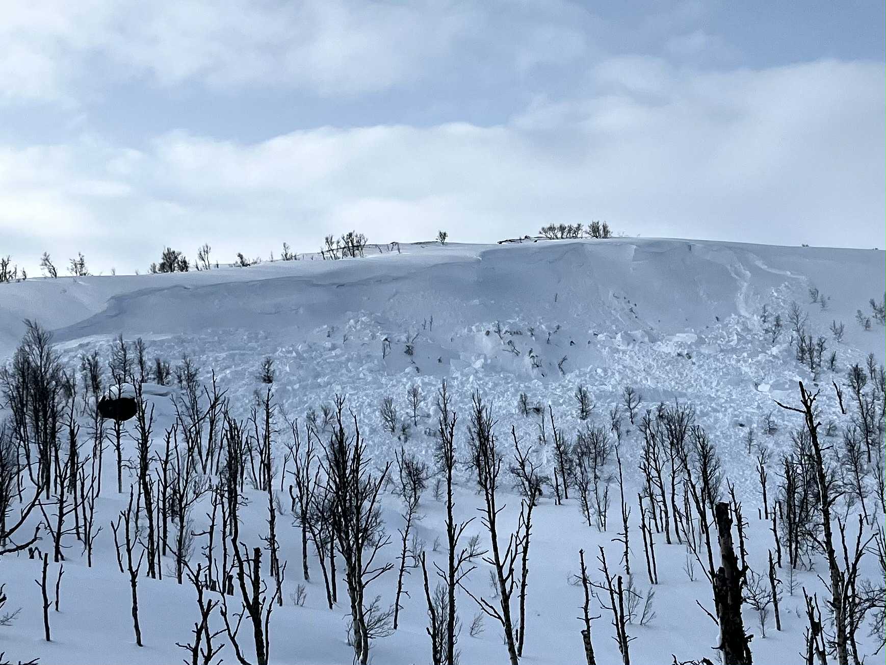 For å finne ut egenskapene til et riktig skred kan vi se på det og måle det. I skredfarevurderingen må vi i steden lage et hypotetisk skred ut ifra vår situasjonsforståelse. Foto: Aron Widforss